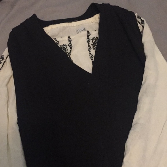 Deep v black mini dress with tie belt - Picture 4 of 5